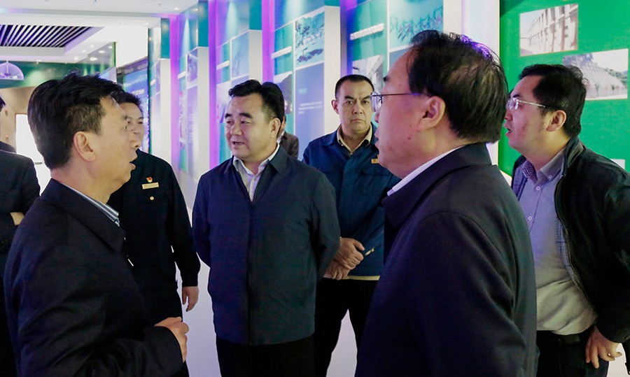 202505191747663069686565.jpg 39.2019年4月,時任省應急管理廳黨組書記、廳長黃澤元蒞臨金徽股份調研安全生產工作-900.jpg